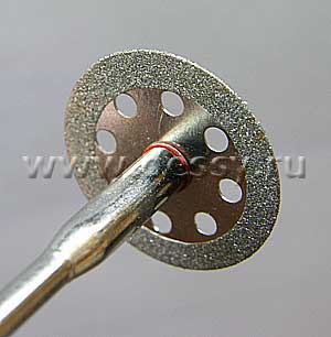 Диски алмазные напыленные, диаметр 16 мм, толщина 0,5 мм. С отверстиями. 10 штук в блистере. С 2-мя держателями.